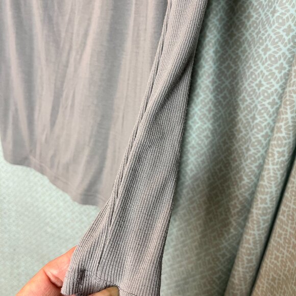 Women's Grey ALO Purre Barre Pullover top Size S - Picture 5 of 5